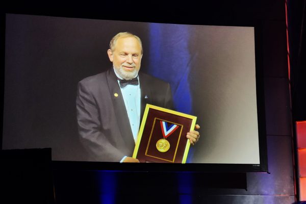 Ralph Meyer
Accepts Award for
Ralph Teetor's Cruise Control