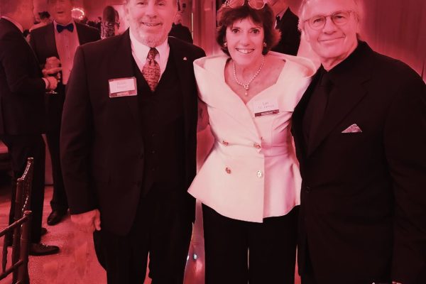 Ralph Meyer &
Jack Teetor flank
Lyn St. James